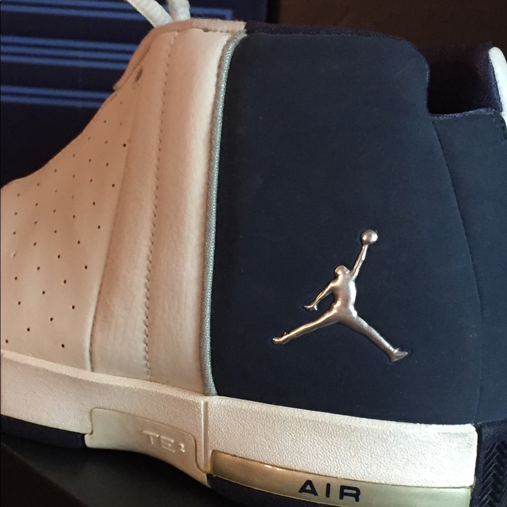Vintage Air Jordan Elite II- Kids- 6Y - White-Navy